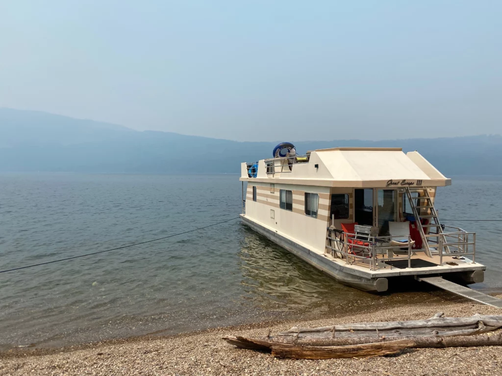 Houseboating on Shuswap Lake, in the Okanagan