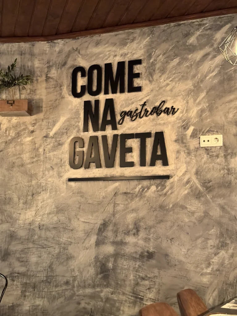 Inside of Come na Gaveta in Tavira, Portugal