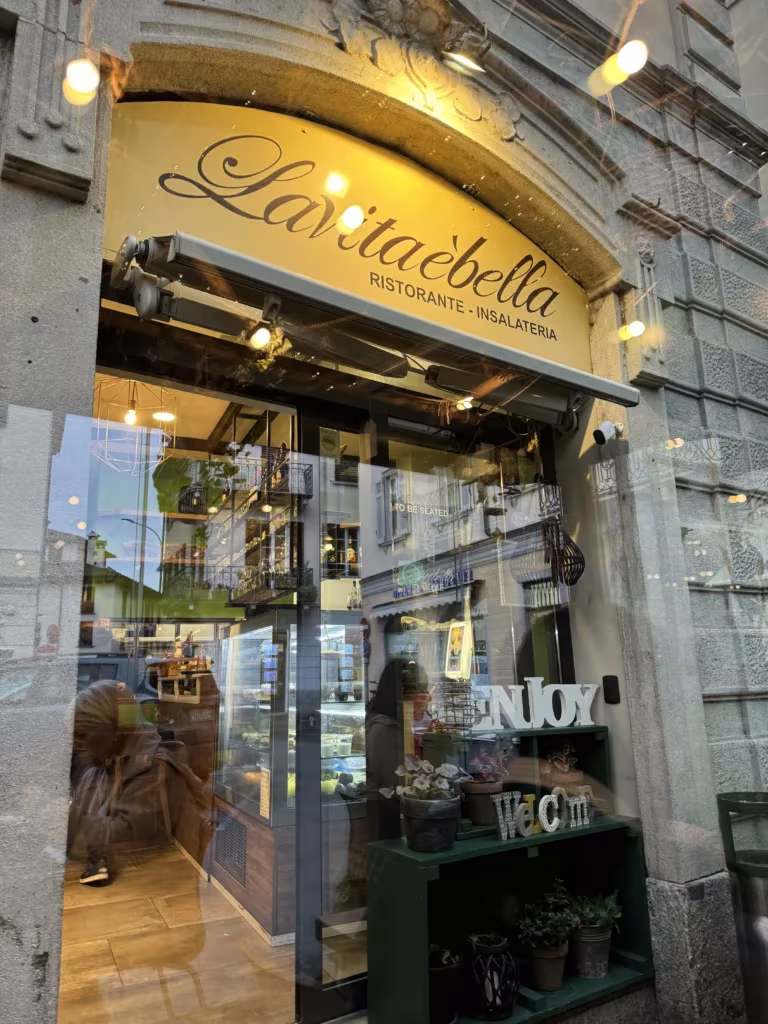 Storefront of La Vita e Bella restaurant in Como, Italy