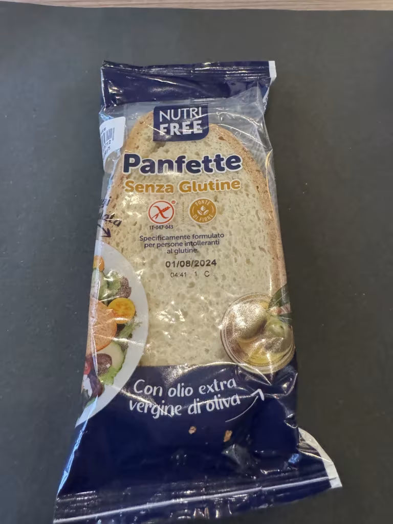 Gluten free bread at La Vita e Bella restaurant in Como, Italy