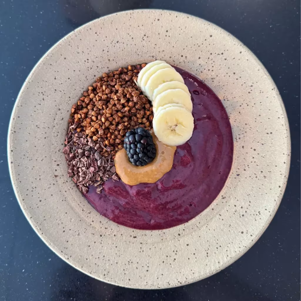 Gluten free smoothie bowl at Nola Kitchen in Porto, Portugal