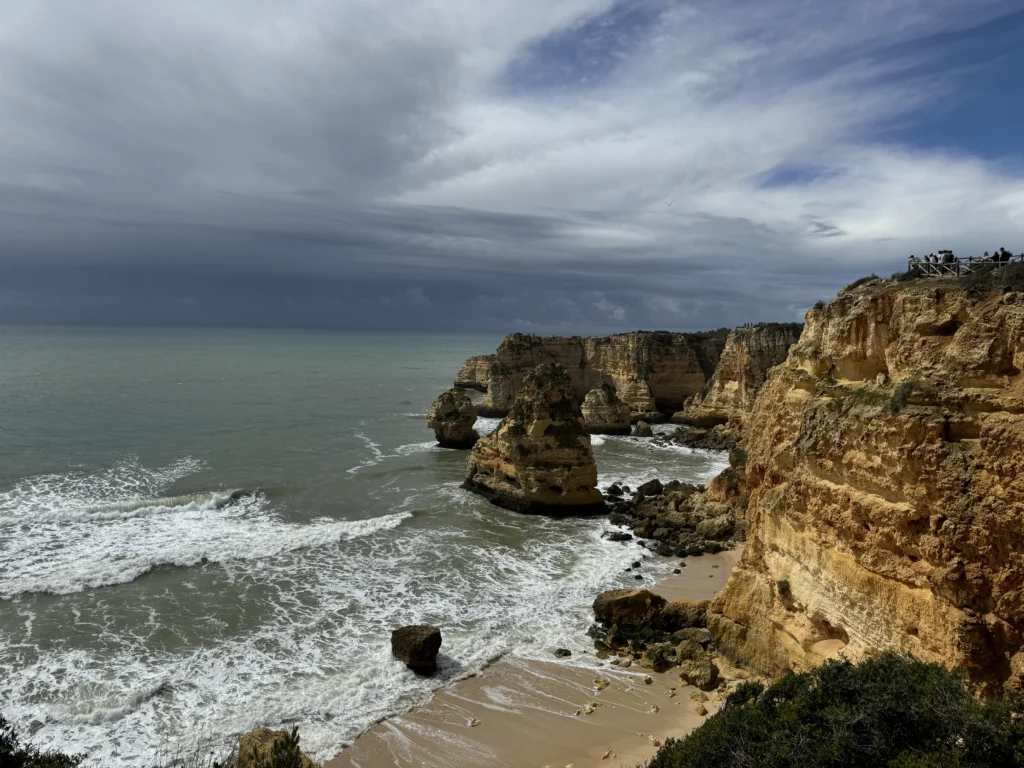 Cliffwalk towards Arcos Naturais in the Algarve, Portugal